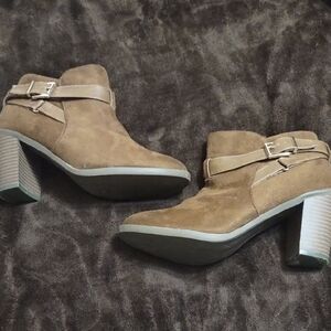 Shoe Dazzle Brown Heeled Ankle Boots Size 9